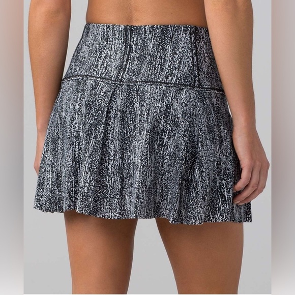 Lululemon Lost In Peace Skirt Skort Women’s 10 Tennis Golf Black White Running - Picture 14 of 14